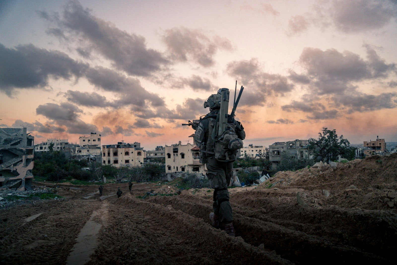 Gaza combat surges anew as Israeli tanks storm back into areas they left