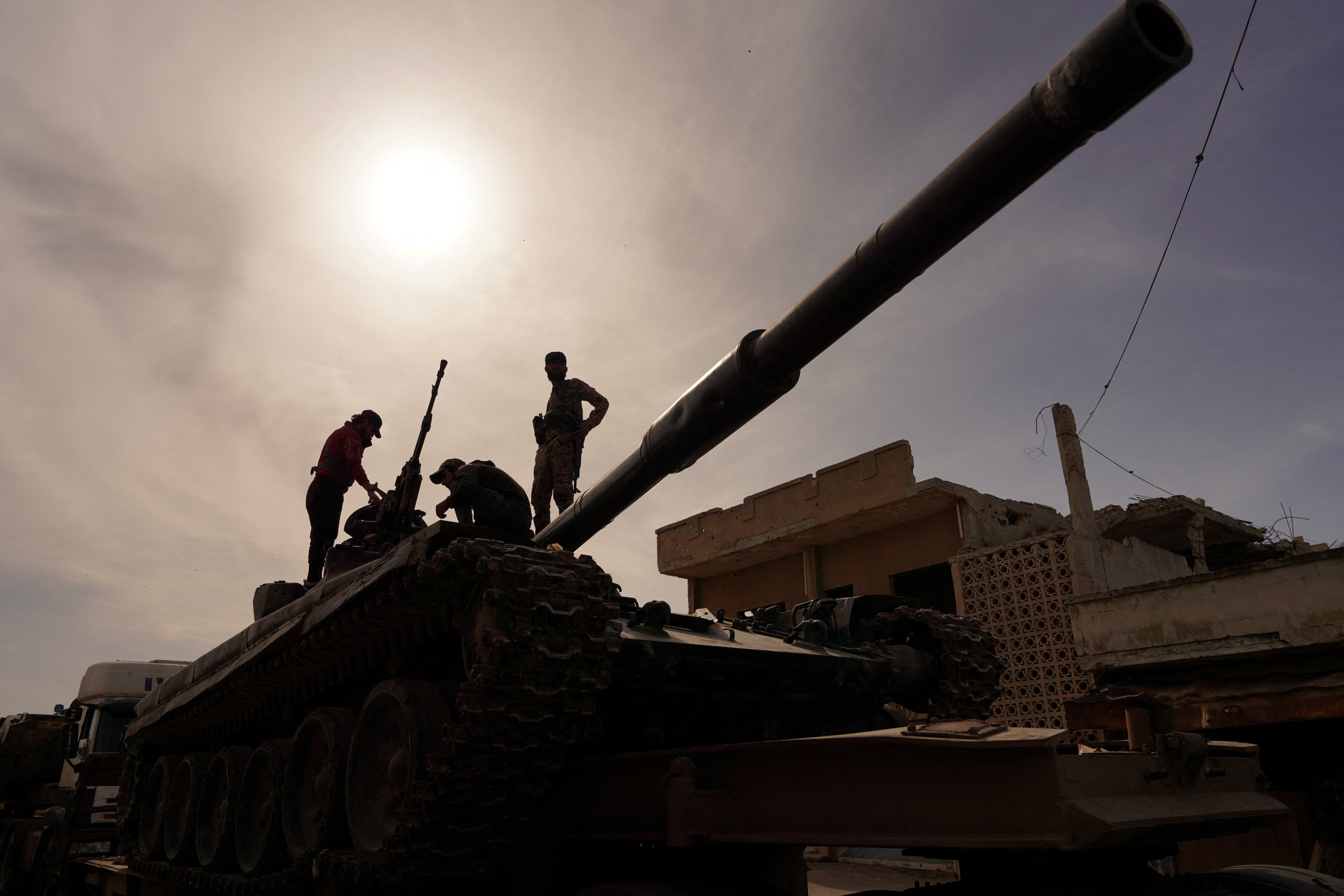Syrian troops exchange fire with Lebanese army, armed groups in northeast Lebanon
