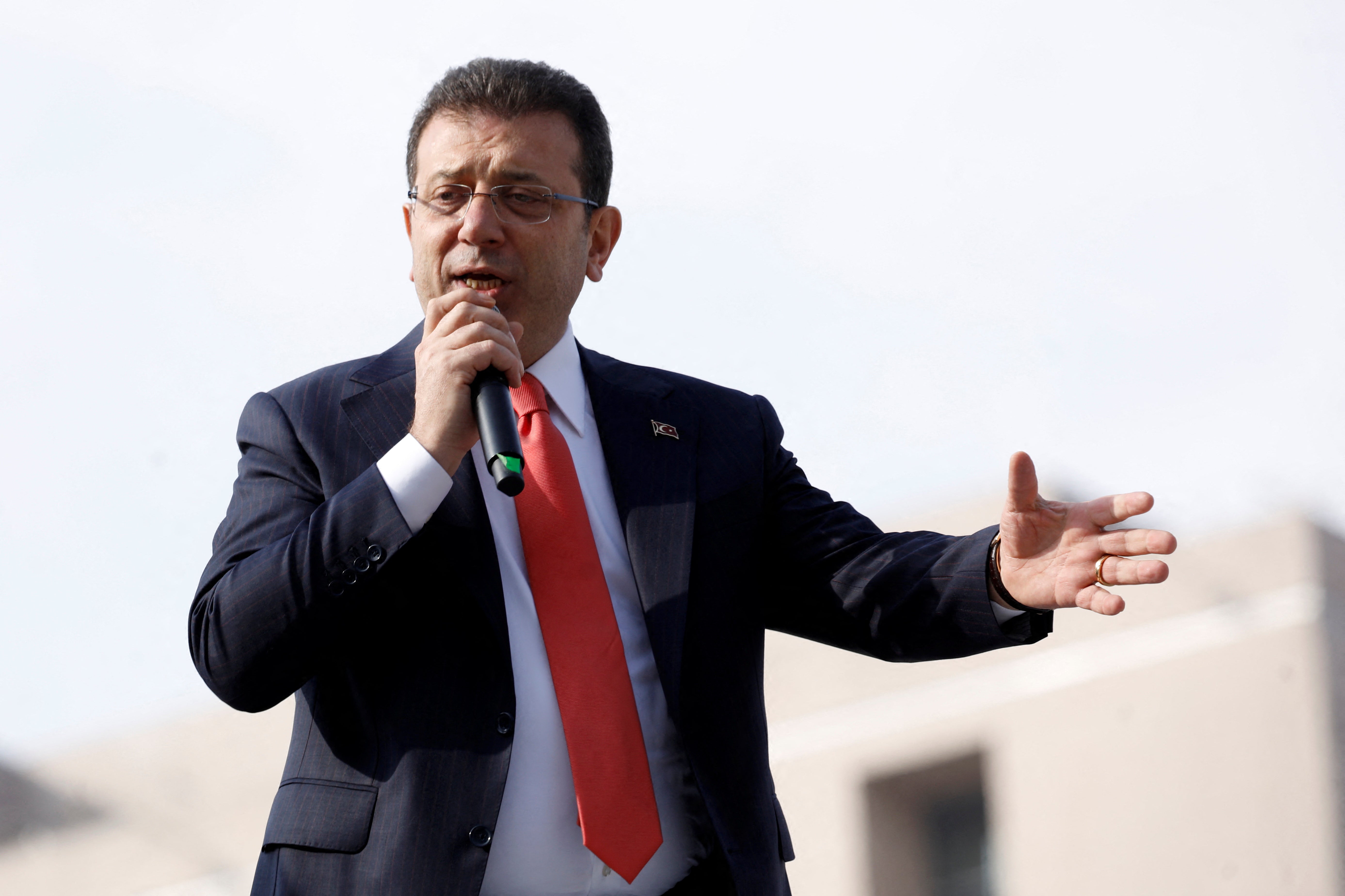 Turkey detains Istanbul mayor in what opposition calls “coup”