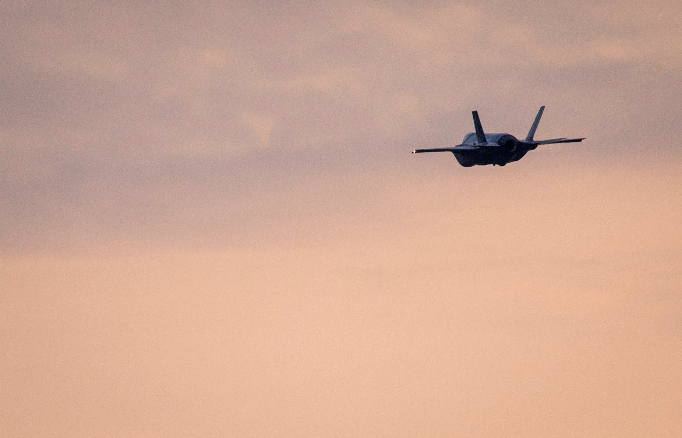 US to cut fighter jets, warships for NATO in Europe