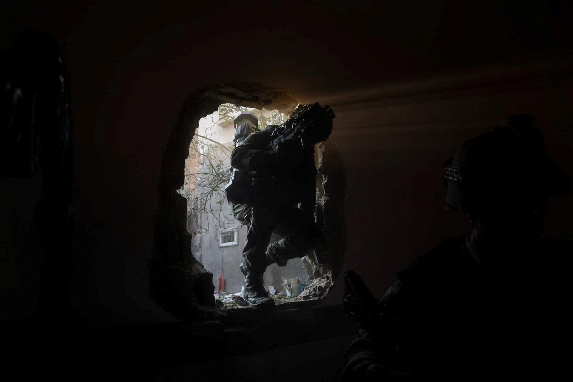 Hundreds of thousands flee as Israel seizes Rafah in new Gaza “security zone”