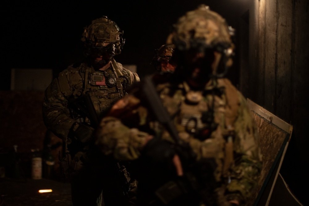 US says it captured two Islamic State group members in Syria