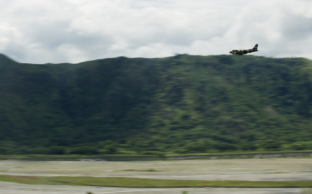Trainer plane crashes in Philippines, killing 2 air force pilots