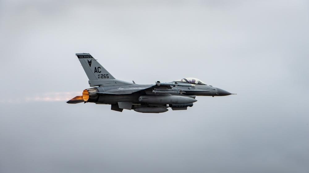 Ukraine sets sights on fighter jets after securing tanks