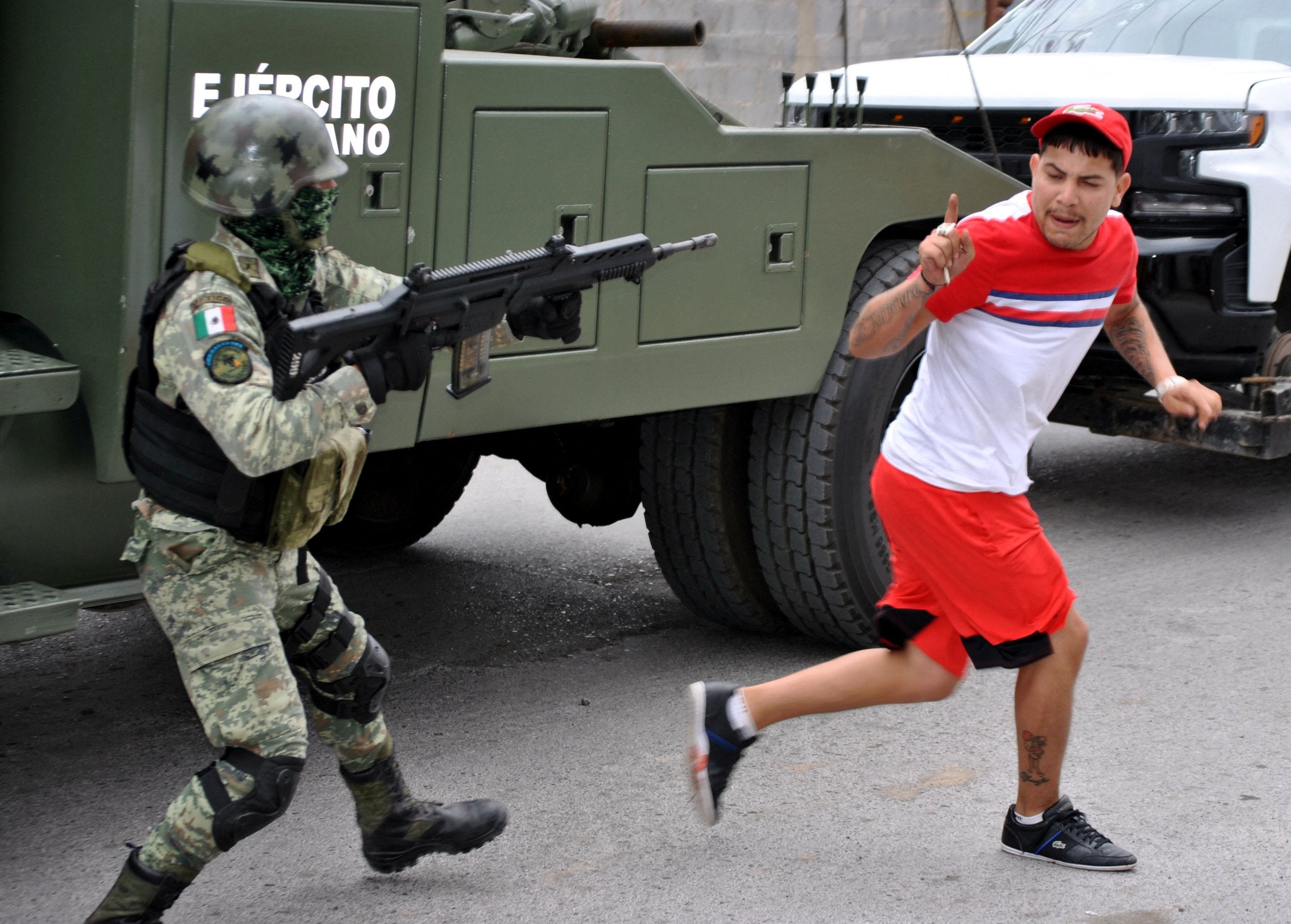 Soldiers in a northern Mexican border