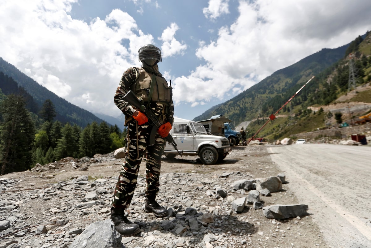India won't reduce troops along China border in winter, army chief say