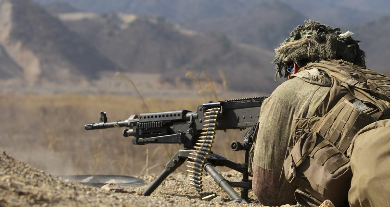 A New Zealand Army soldier with the 161st Battery and U.S. Marines with 5th Air Naval Gunfire Liaison Company