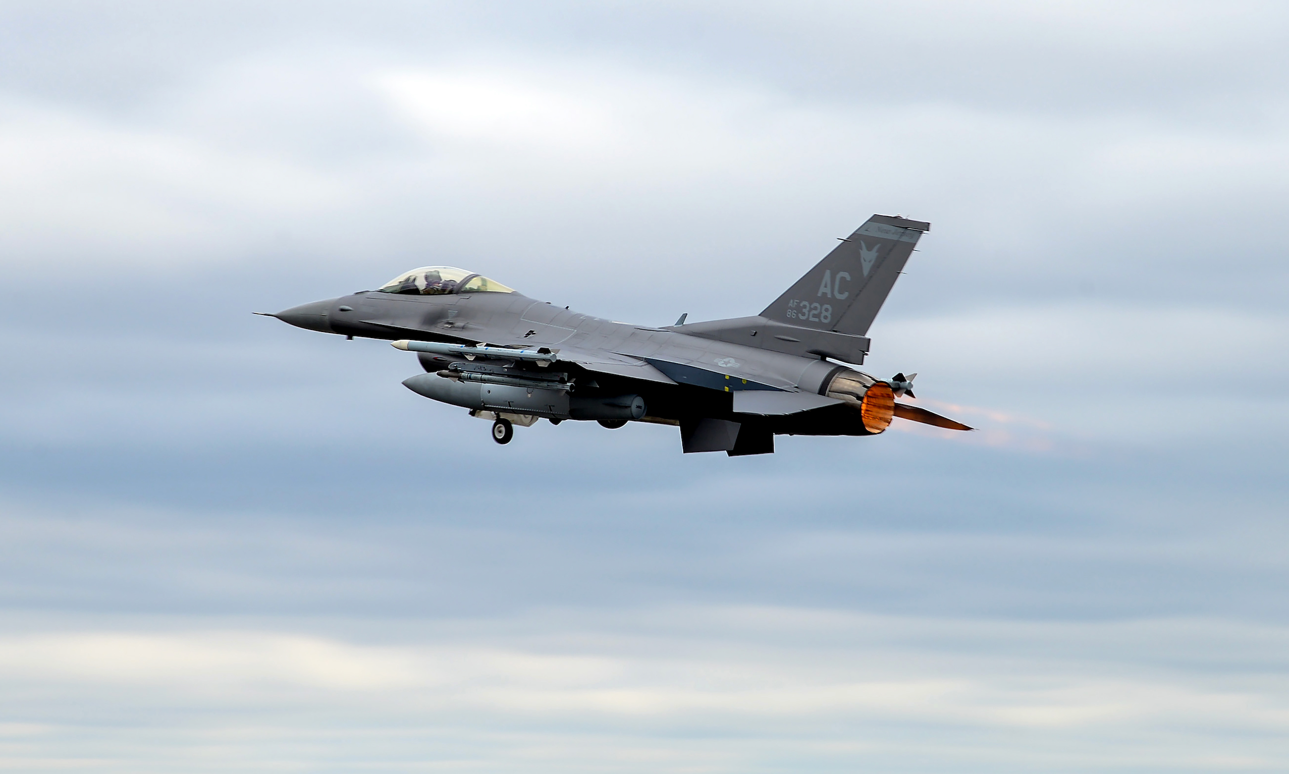A U.S. Air Force F-16C Fighting Falcon takes off April 1, 2020