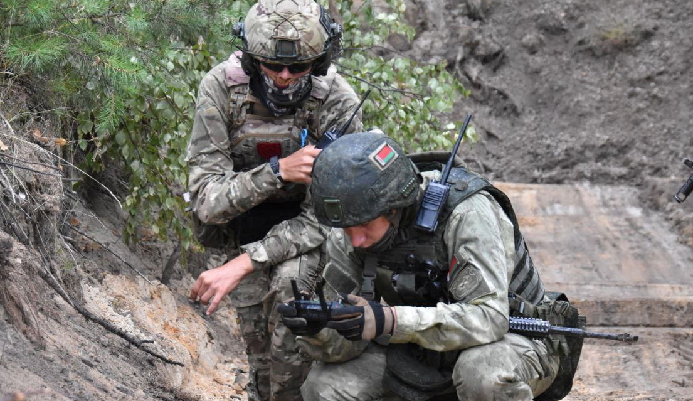 Belarus arming, training emergency ministry personnel