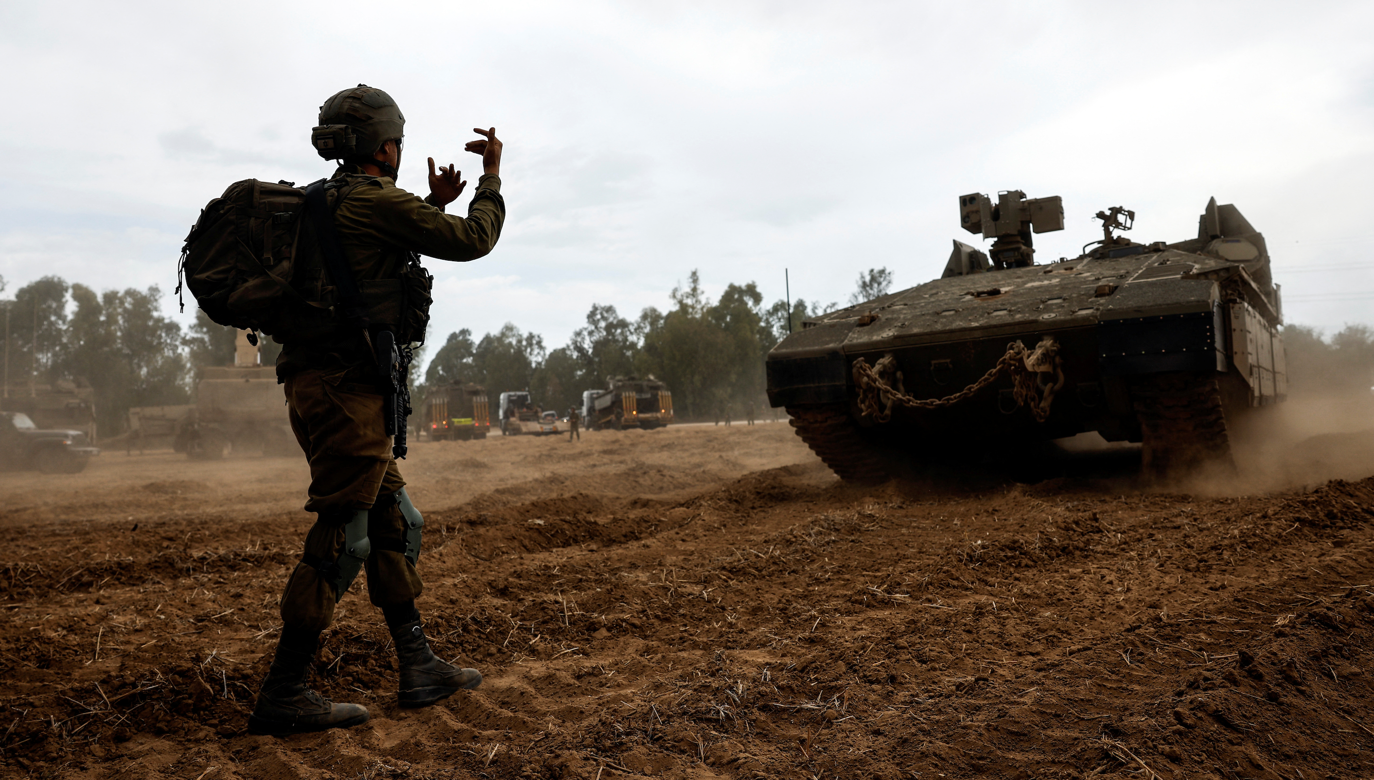 Israel mobilizes 300,000 reservists