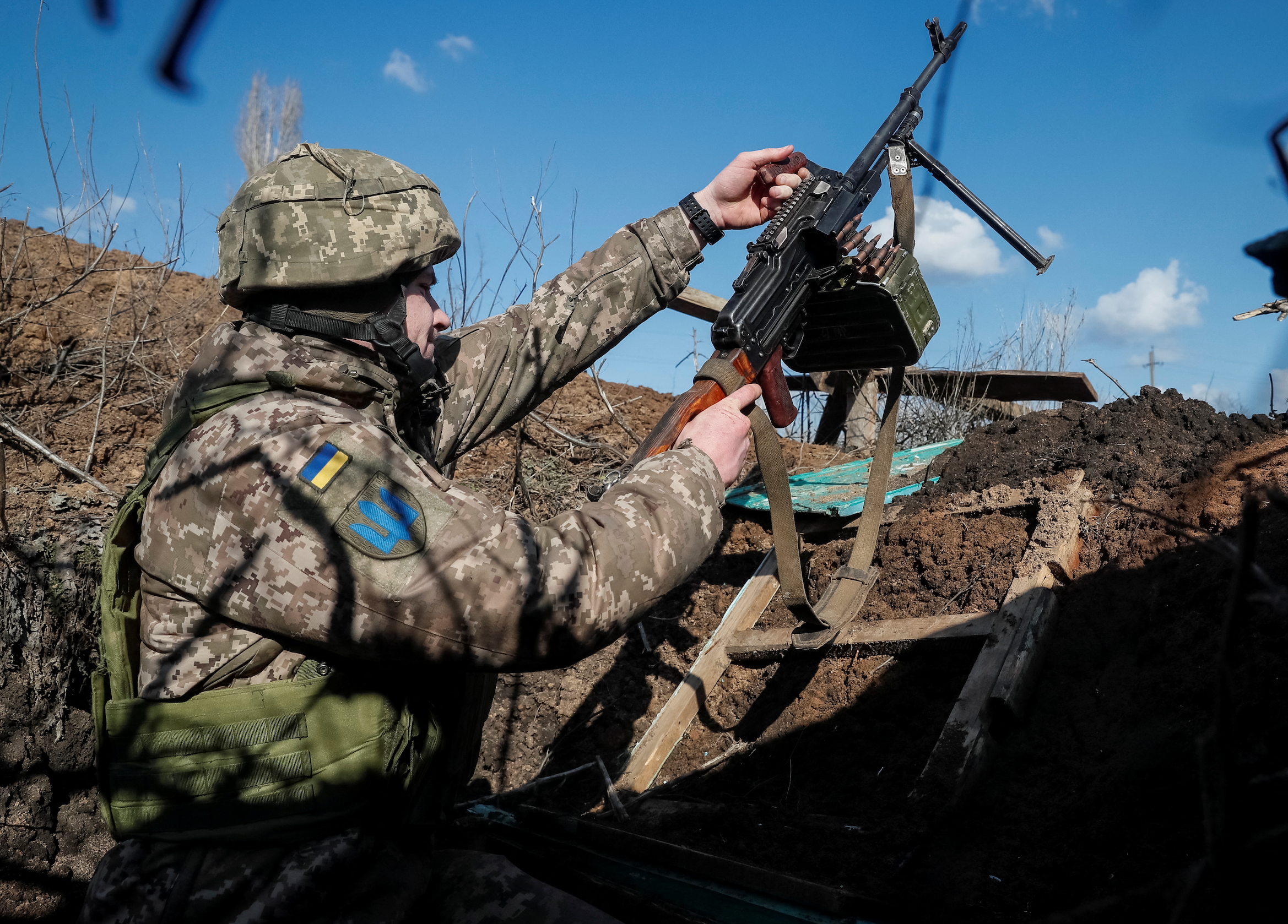 Ukraine says it is ready to defend as Russian forces mass around Bakhmut