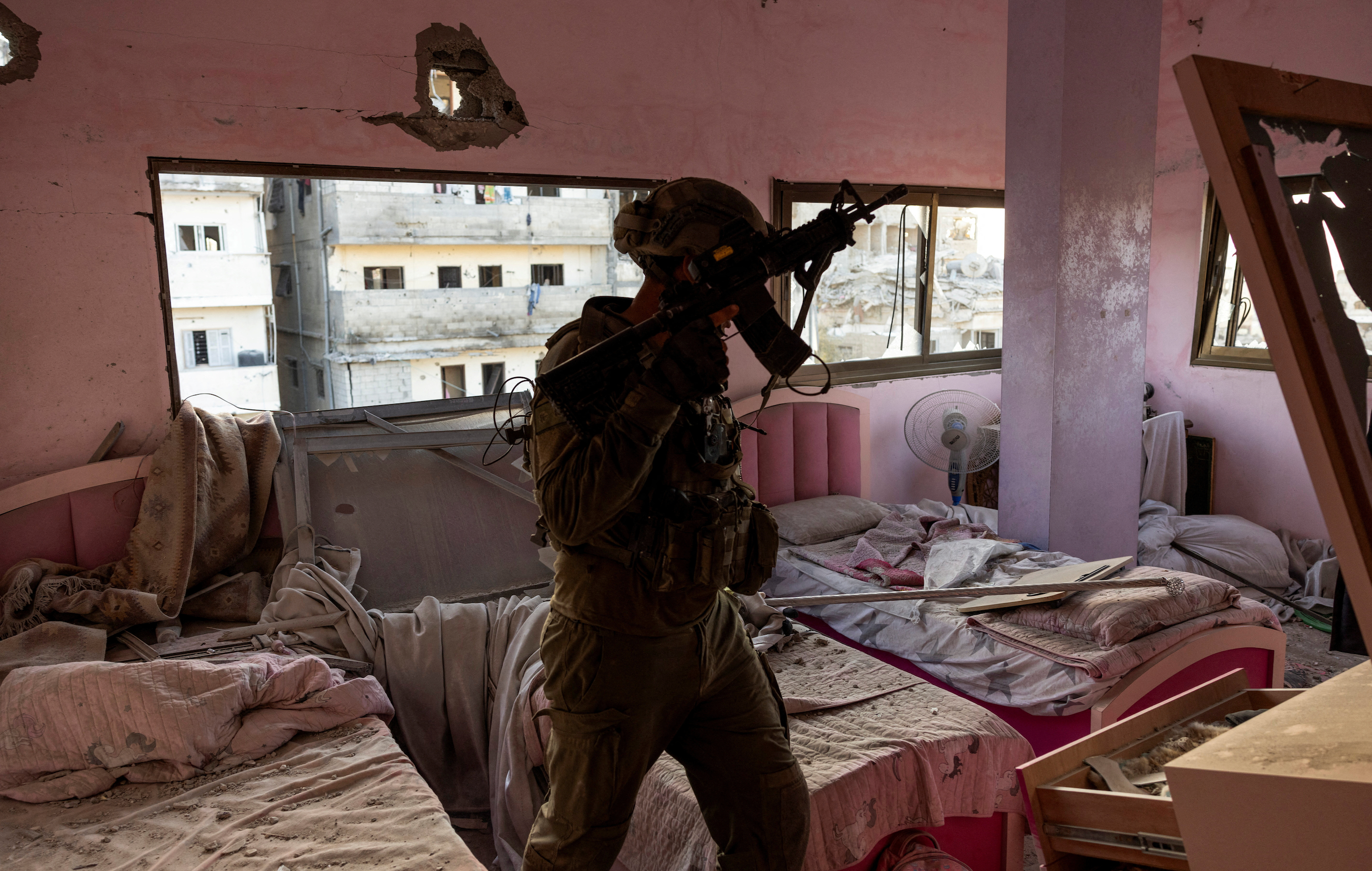 US says Israel agrees to daily pauses in Gaza campaign but attacks rage on