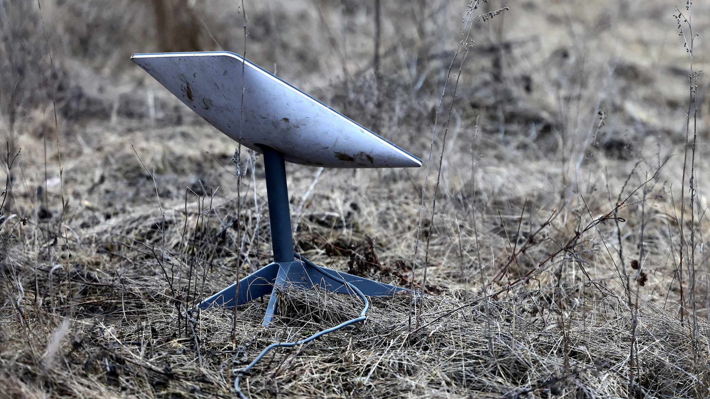 Ukraine says Russia buying Starlink terminals via third party “Arab countries”