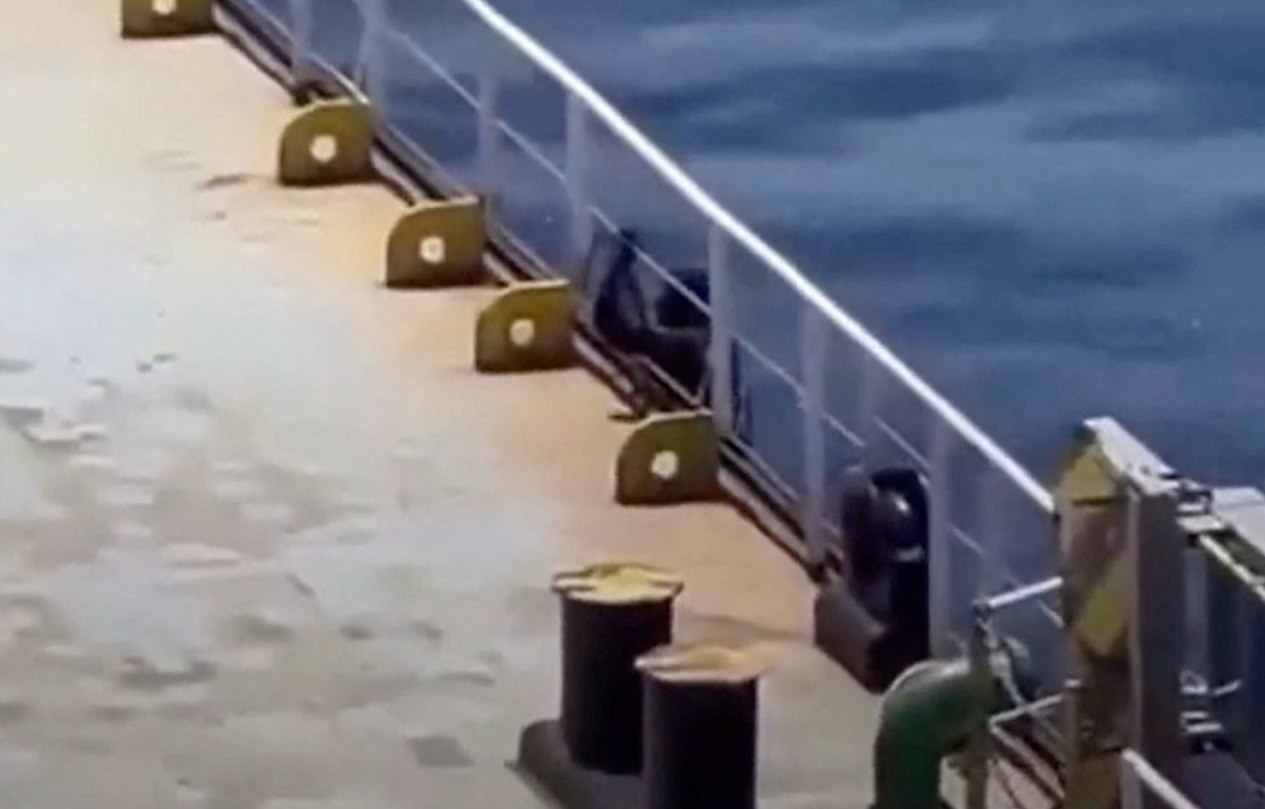 Twenty armed people board cargo ship off Somalia, security firm says