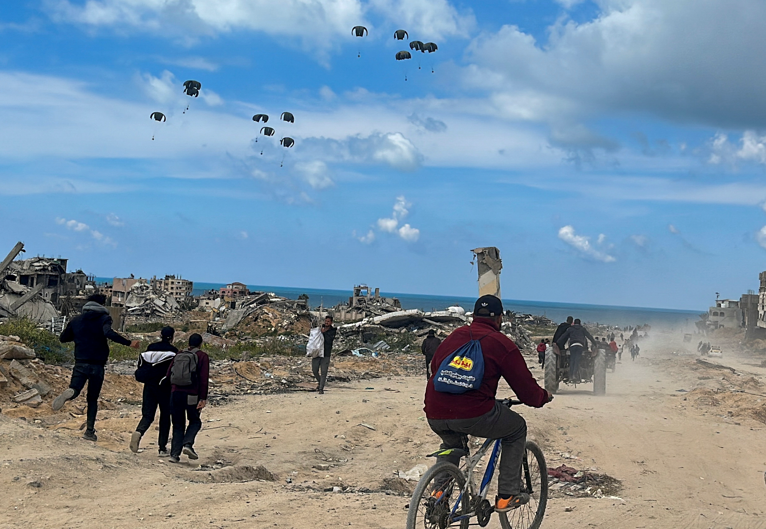 Aid drop off Gaza beach leads to drownings, local authorities say