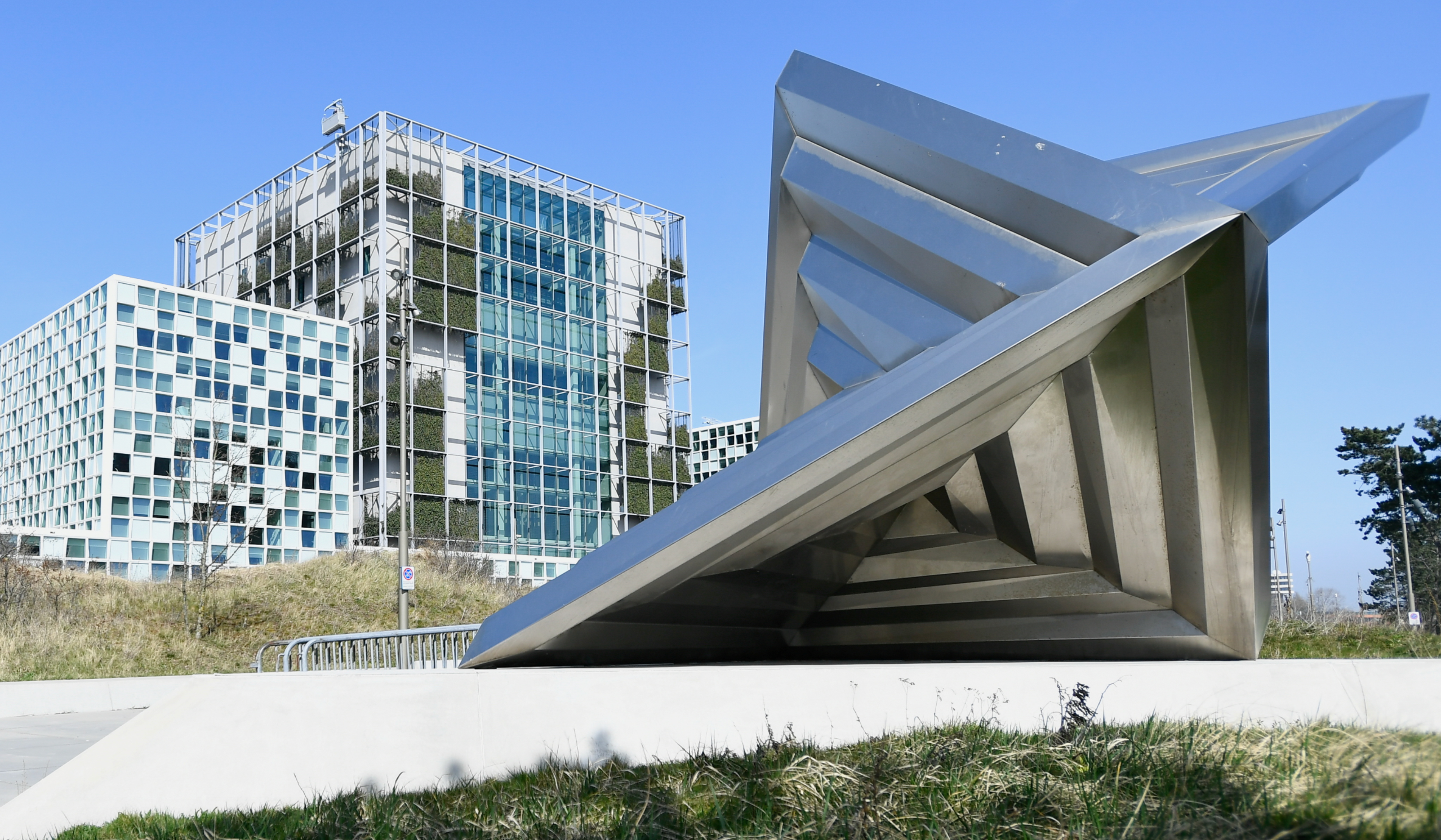 Trump foreign policy adviser urges sanctions on ICC officials after meeting Netanyahu