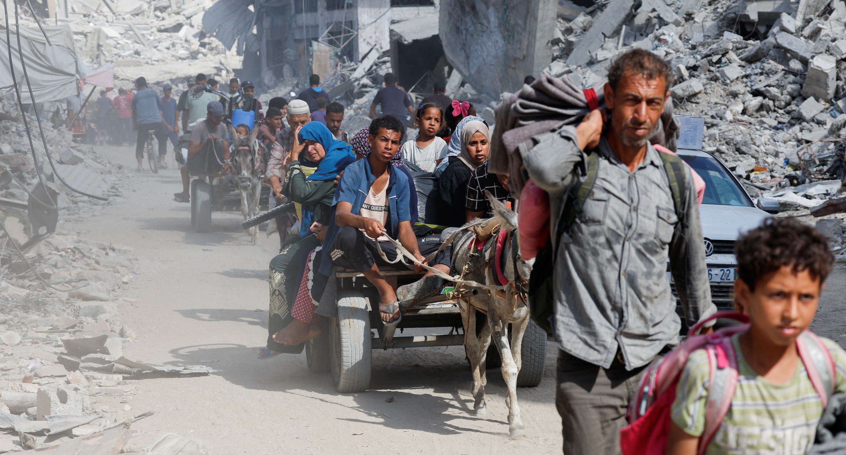 New mass exodus hits central Gaza as Hamas says Israel stalls on ceasefire