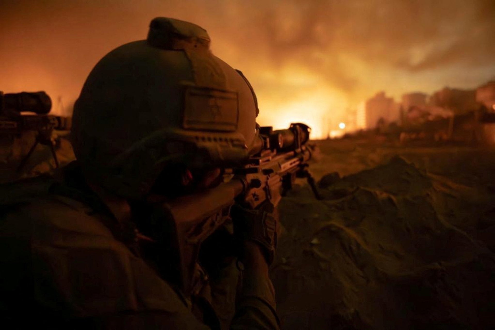 Israeli forces move deeper into Rafah in night of heavy battle