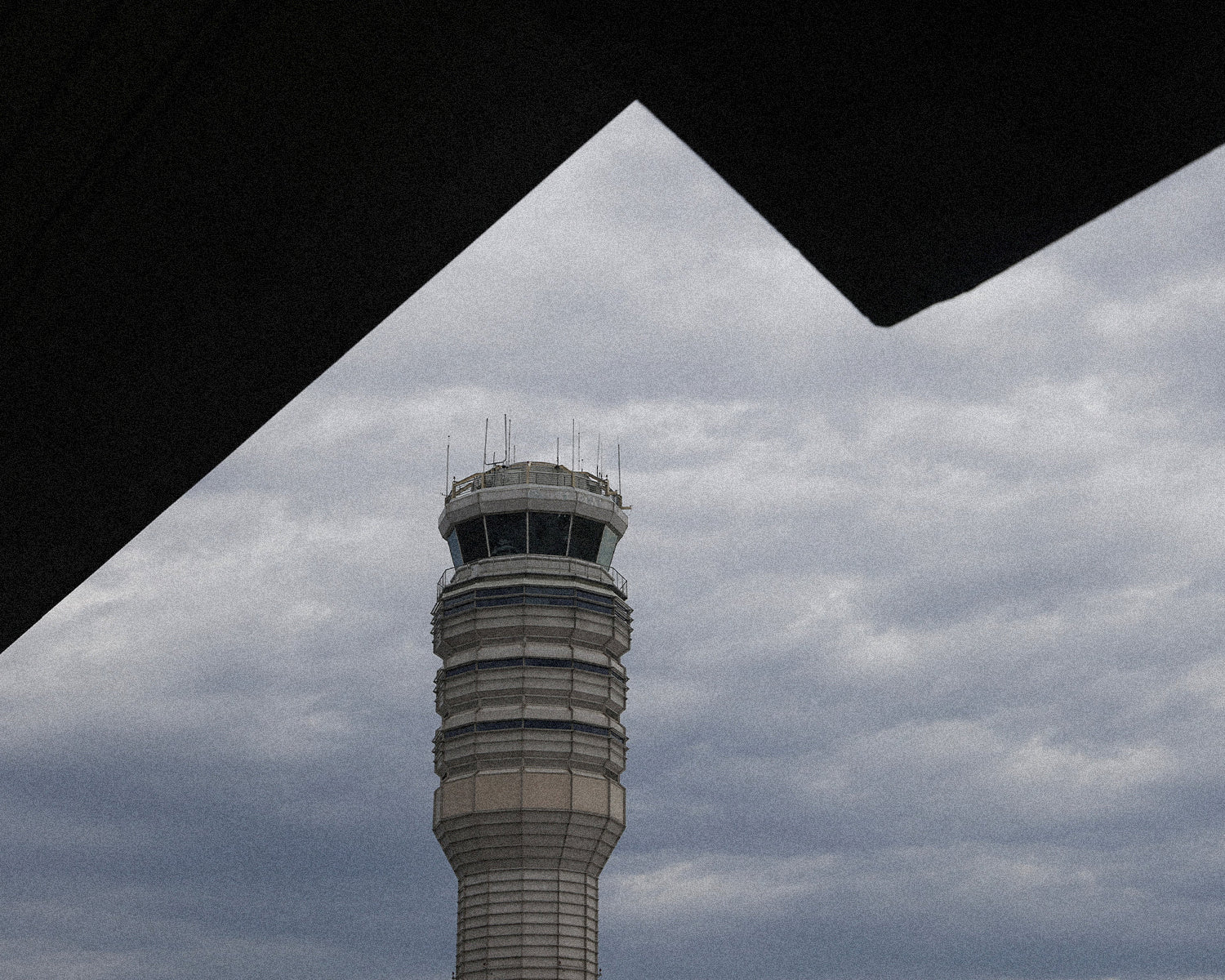FAA halts traffic at Washington DC airport after threat reported against plane