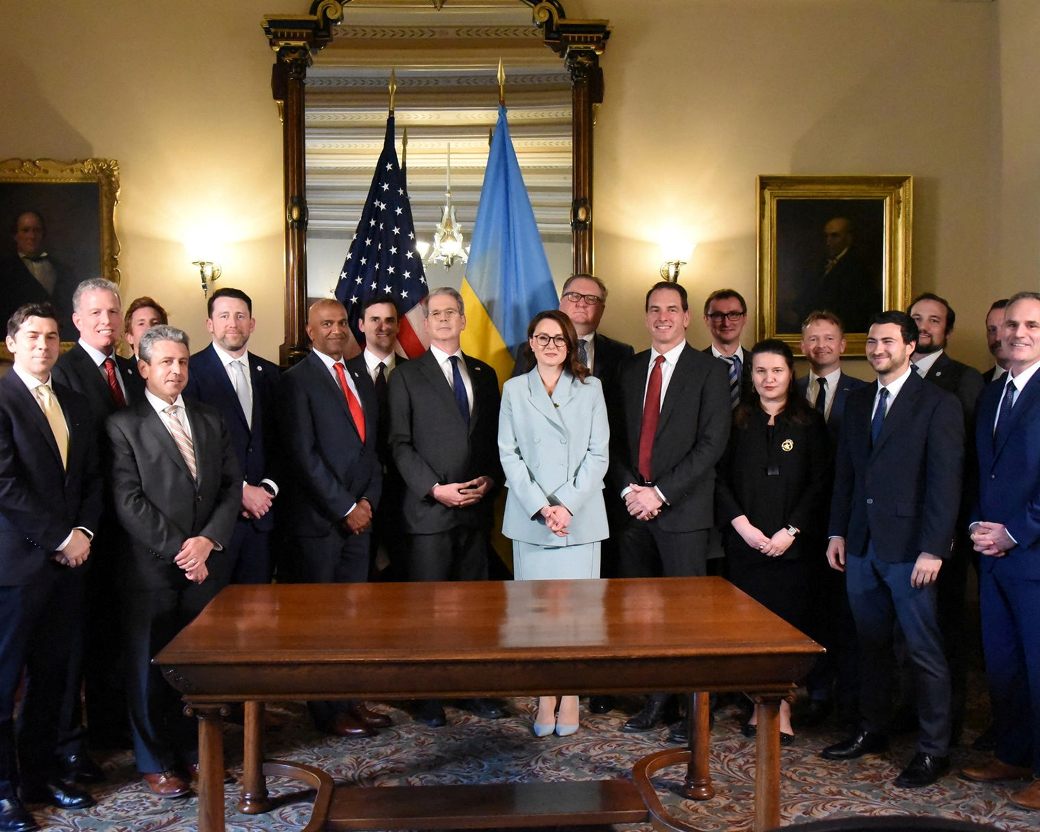 Ukraine, US sign minerals deal