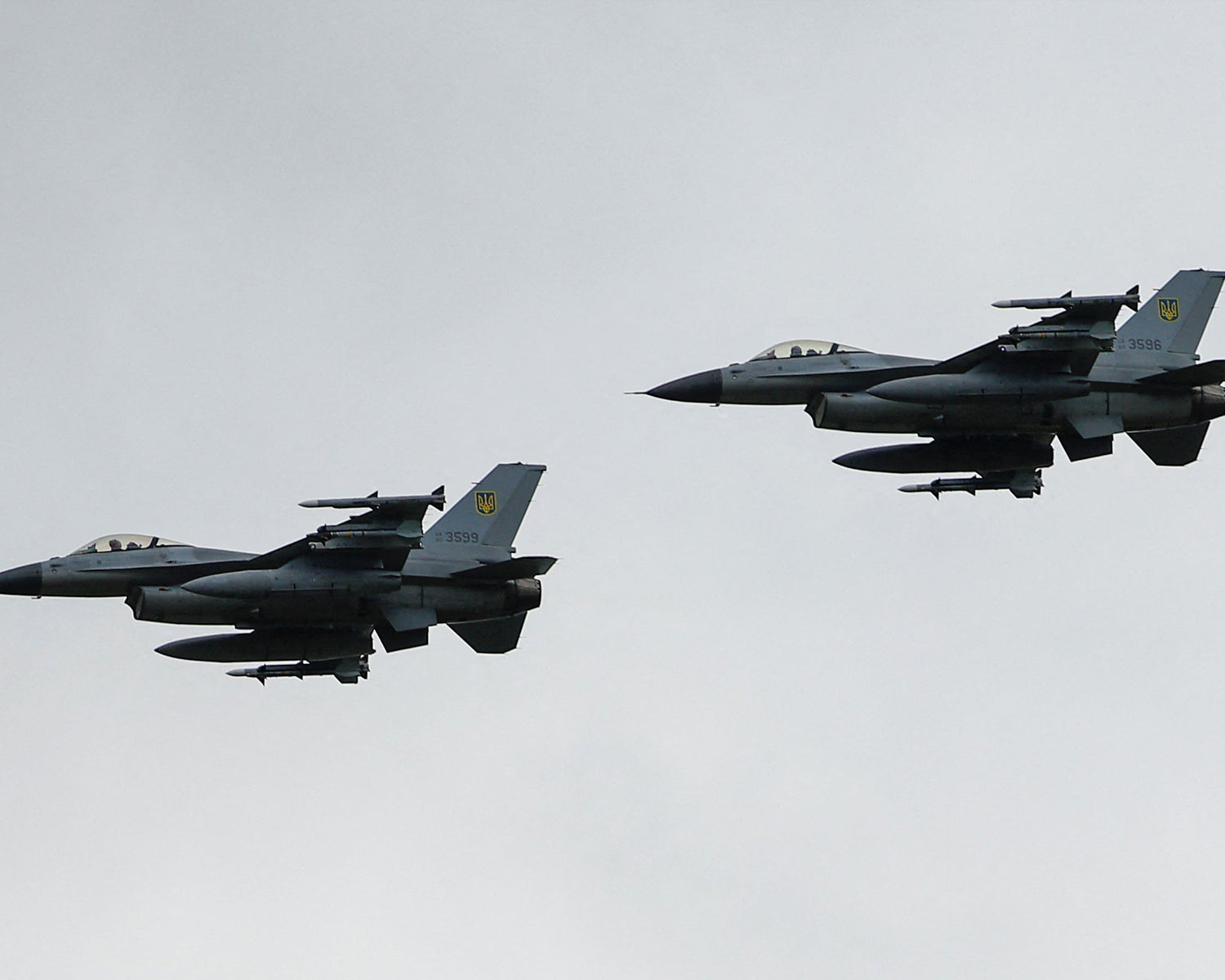 Ukraine's Zelenskiy gets Czech pledge for more ammo, pilot training on Prague visit