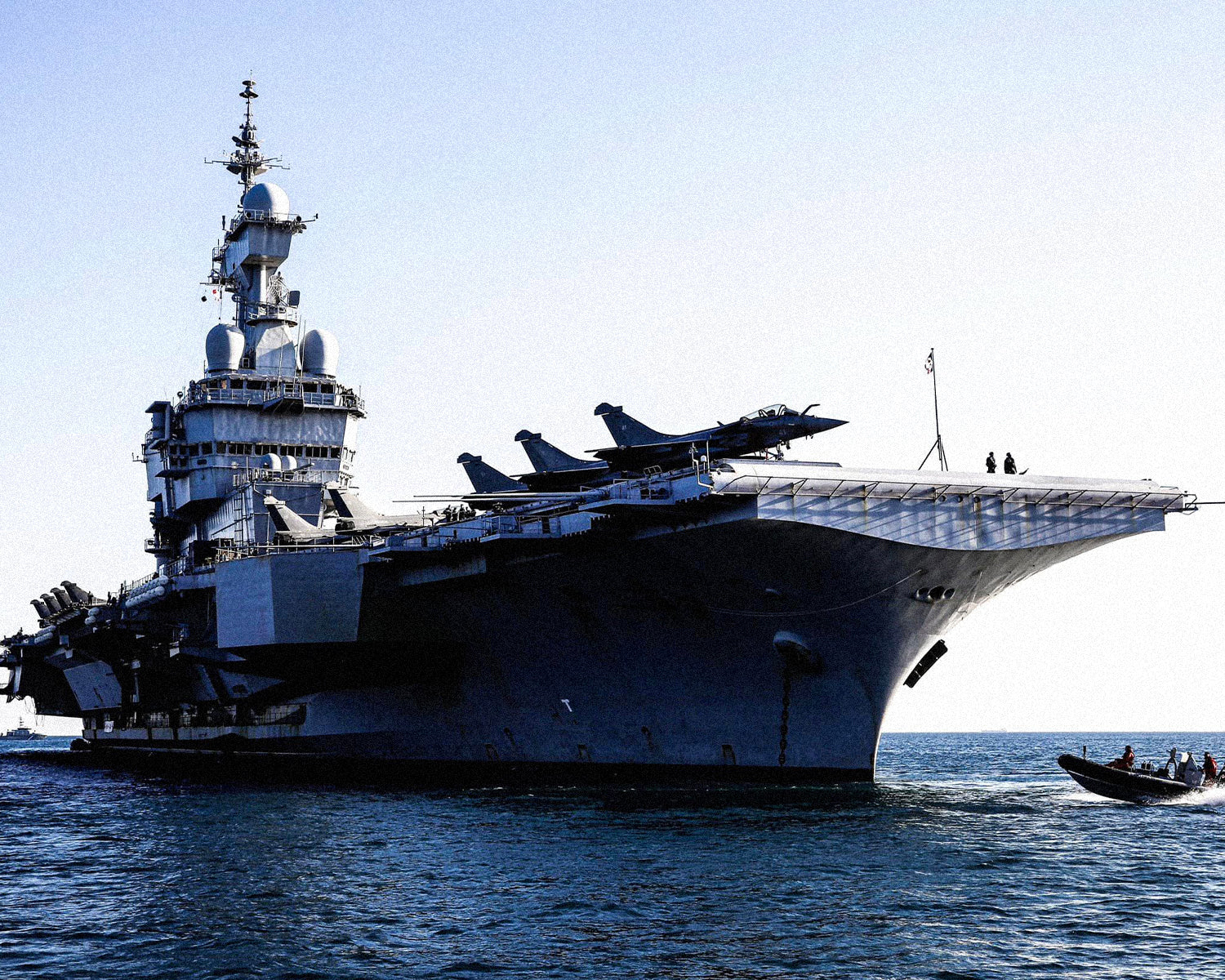 France to deploy a dozen warships, mulls Hormuz mission