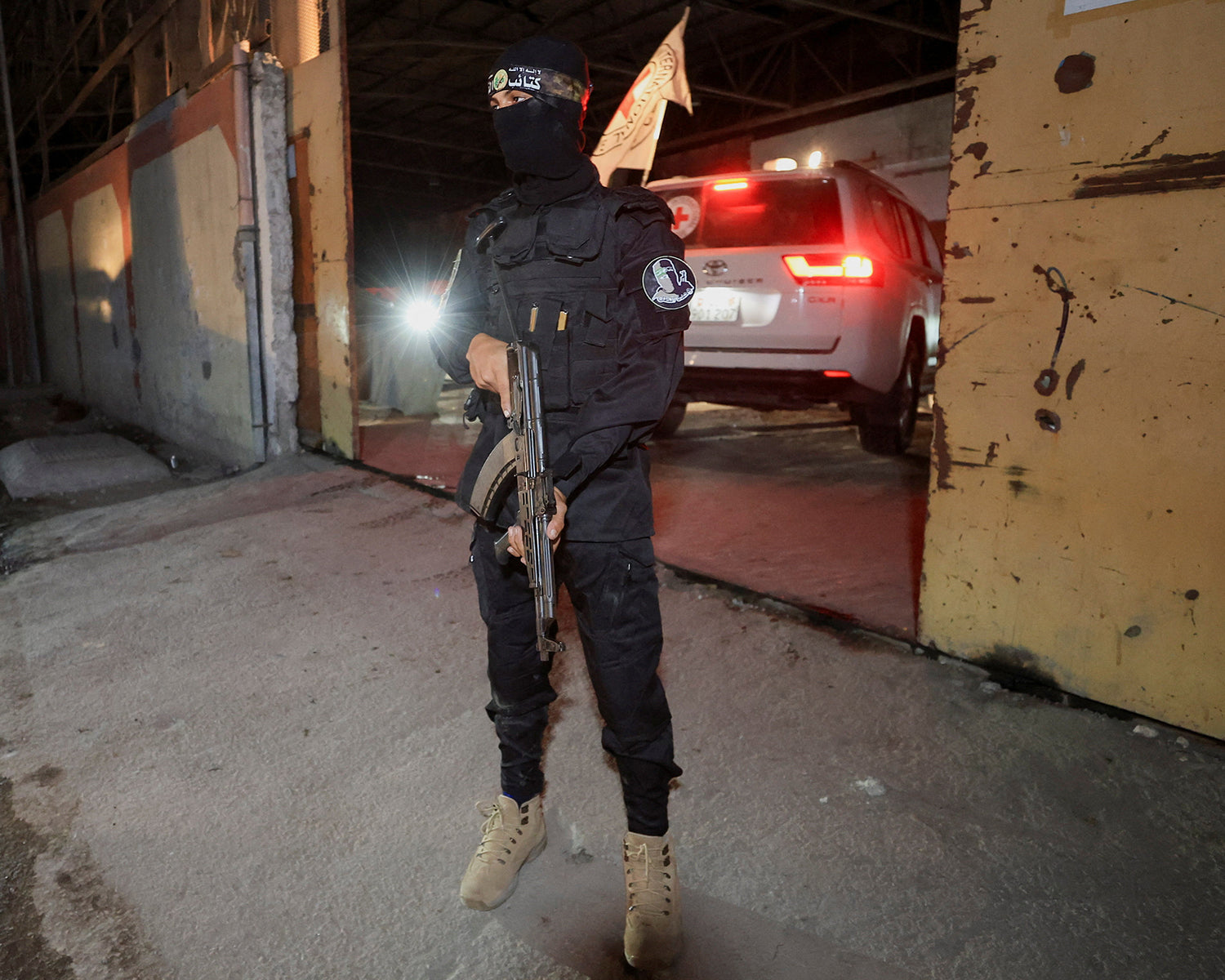 Hamas hands over bodies of deceased captives