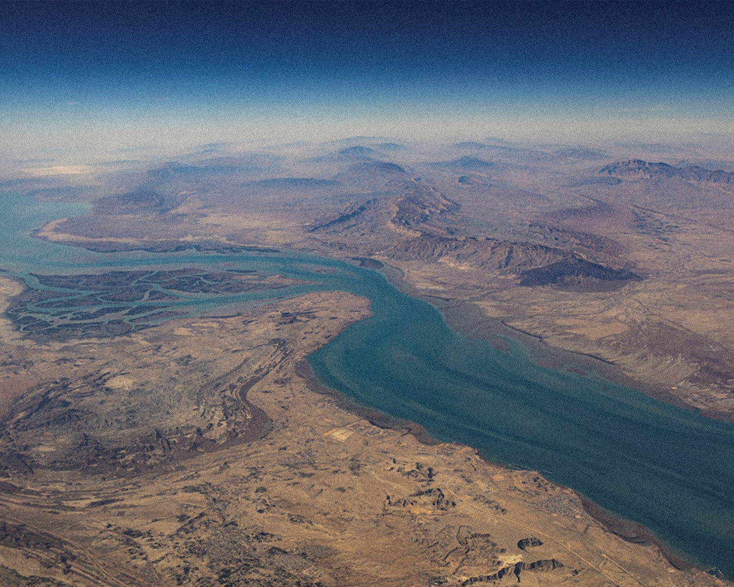 US advises vessels to avoid Iranian waters amid tension