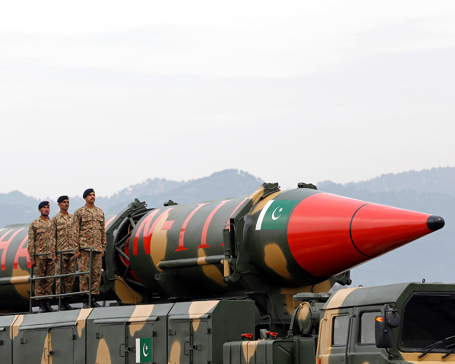 Pakistan tests missile amid India standoff