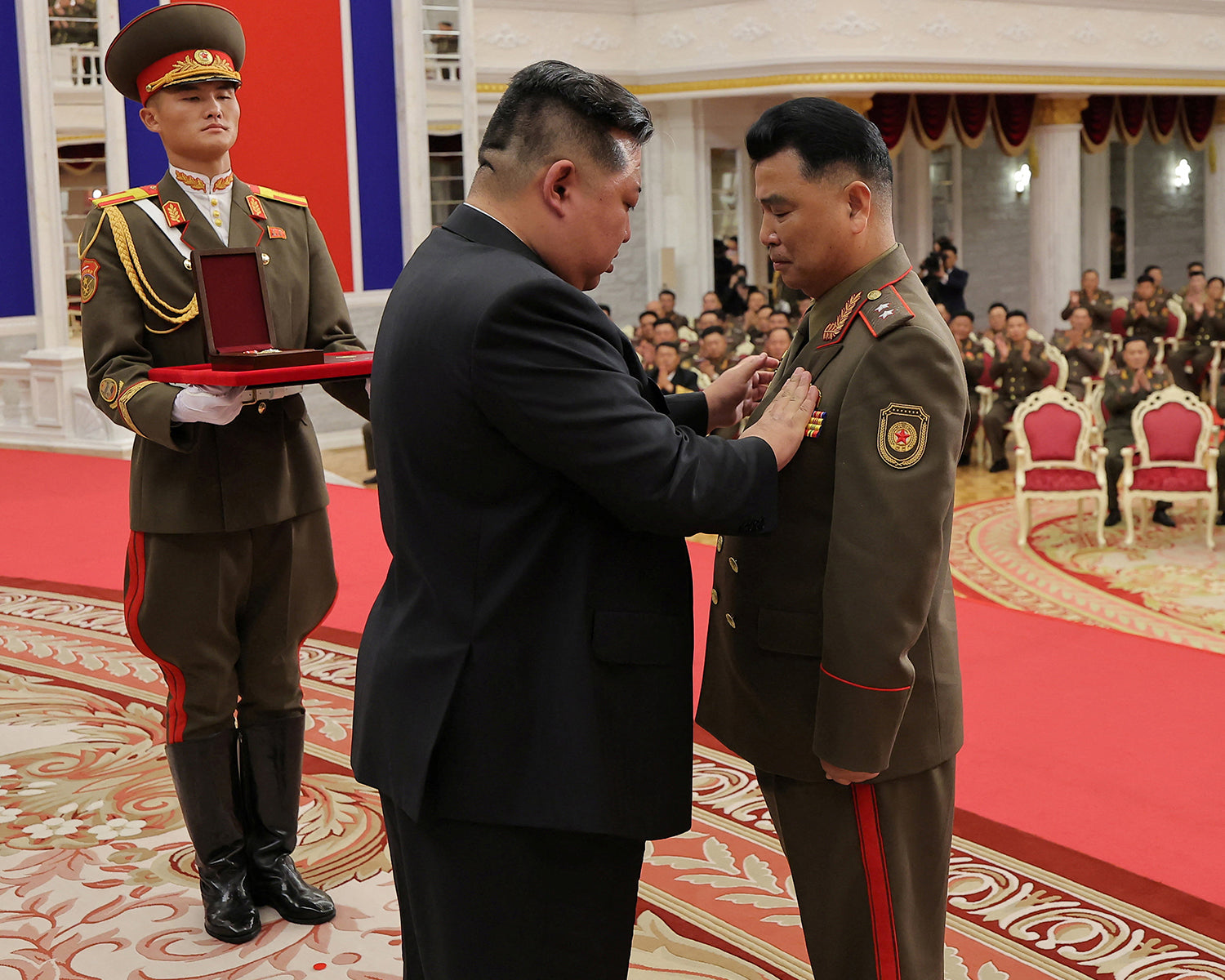 Kim Jong Un decorates North Korean soldiers who fought Ukraine