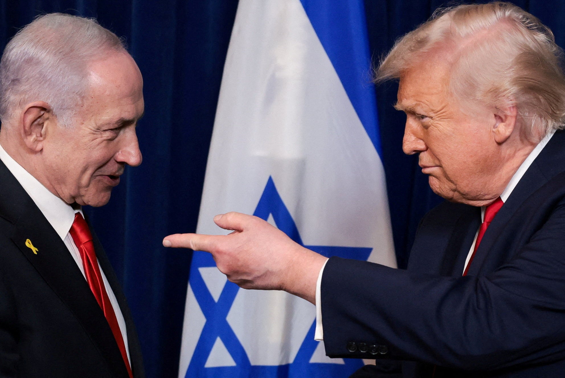 FILE PHOTO: U.S. President Donald Trump points his finger towards Israeli Prime Minister Benjamin Netanyahu during a press conference after meeting at Trump?s Mar-a-Lago club in Palm Beach, Florida, U.S., December 29, 2025. REUTERS/Jonathan Ernst/File