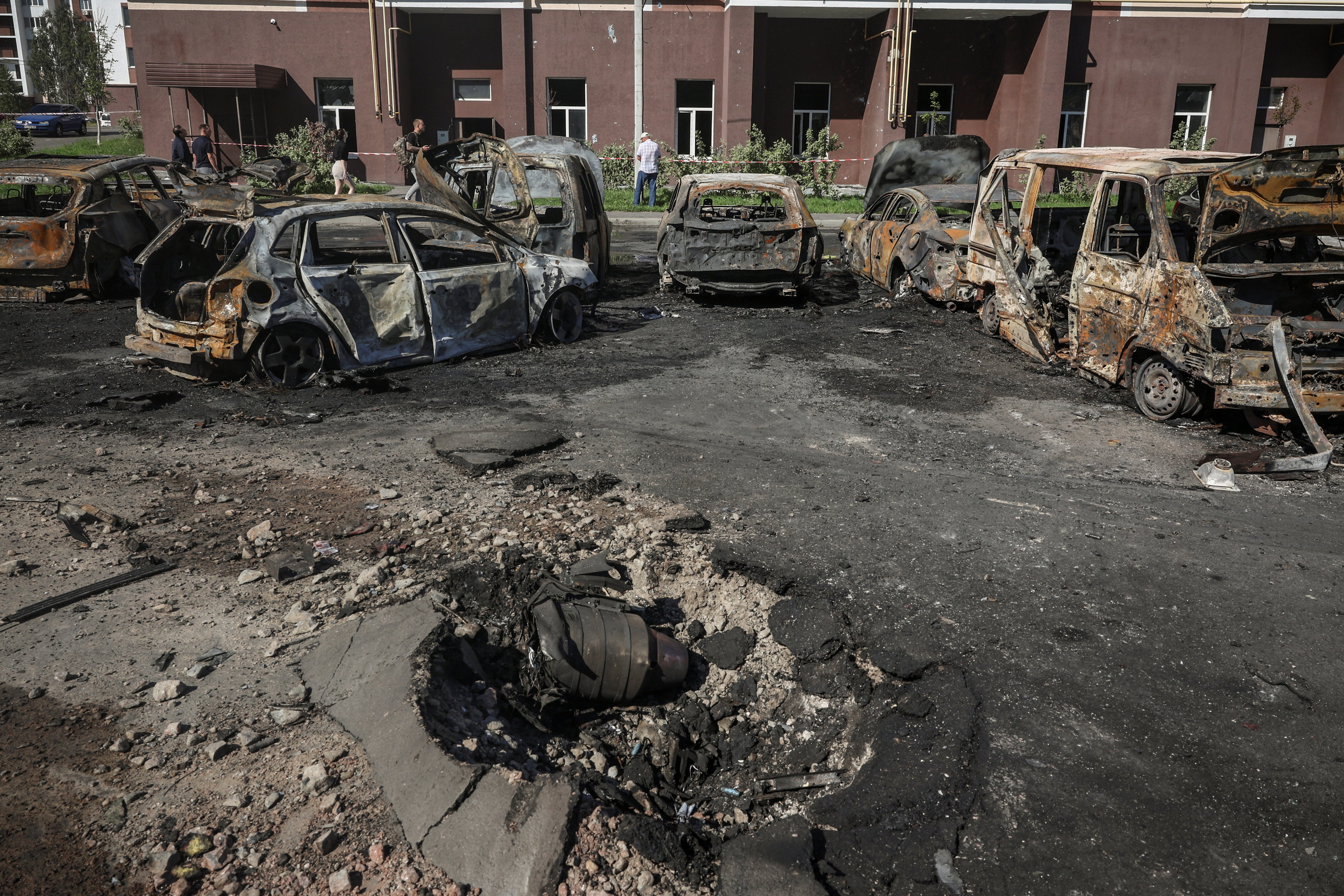 Parts of a shot-down kamikaze drone at a site of a Russian strike, amid Russia’s attack on Ukraine, in the town of Vyshneve in Kyiv region, Ukraine, August 28, 2026. REUTERS/Alina Smutko