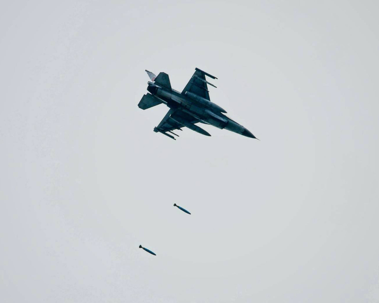Thai F-16 strikes Cambodia, killing at least 12