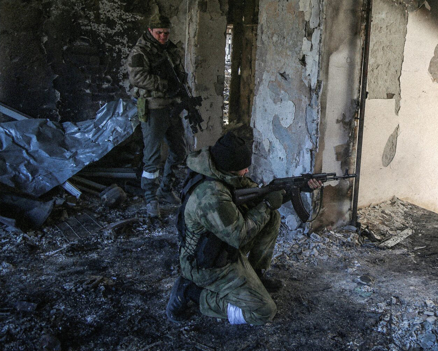 Russian and Ukrainian troops battle in urban ruins of Pokrovsk