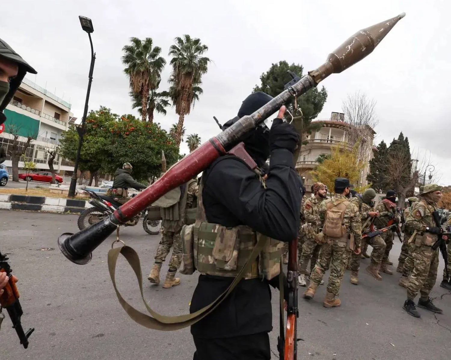 Syrian forces raid Islamic State group hideouts in Aleppo