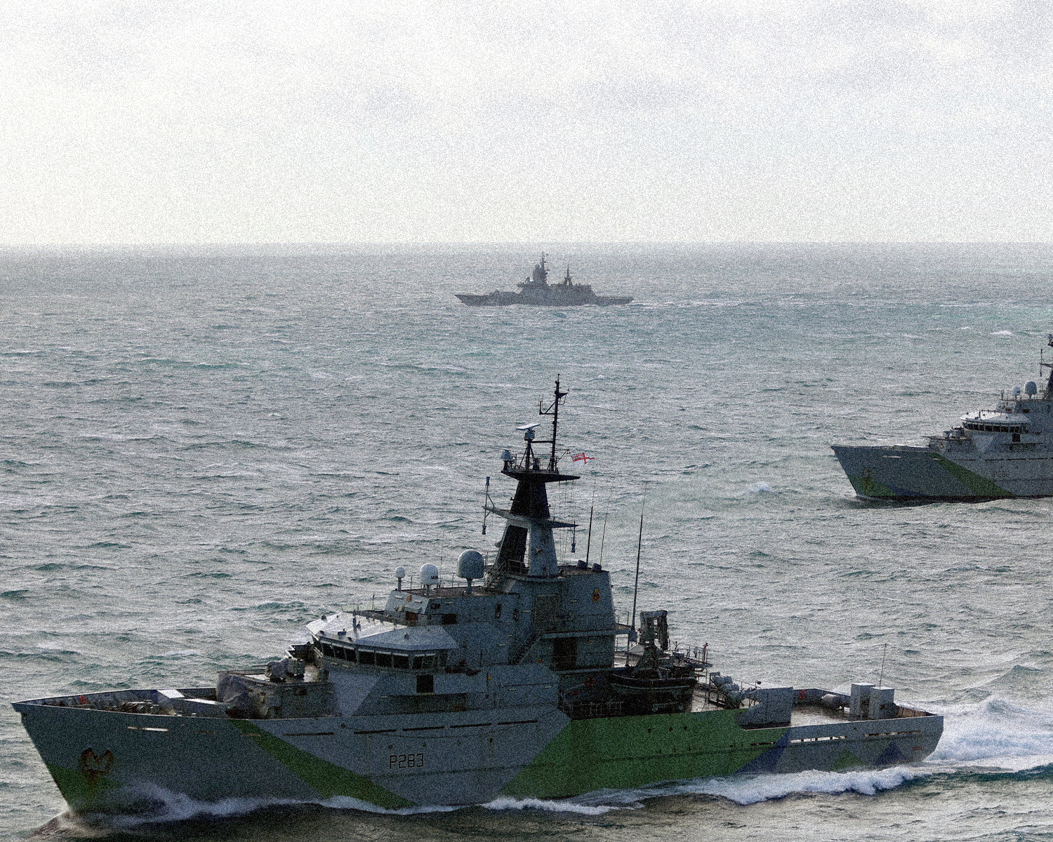 British Royal Navy tracks Russian vessels sailing through English Channel