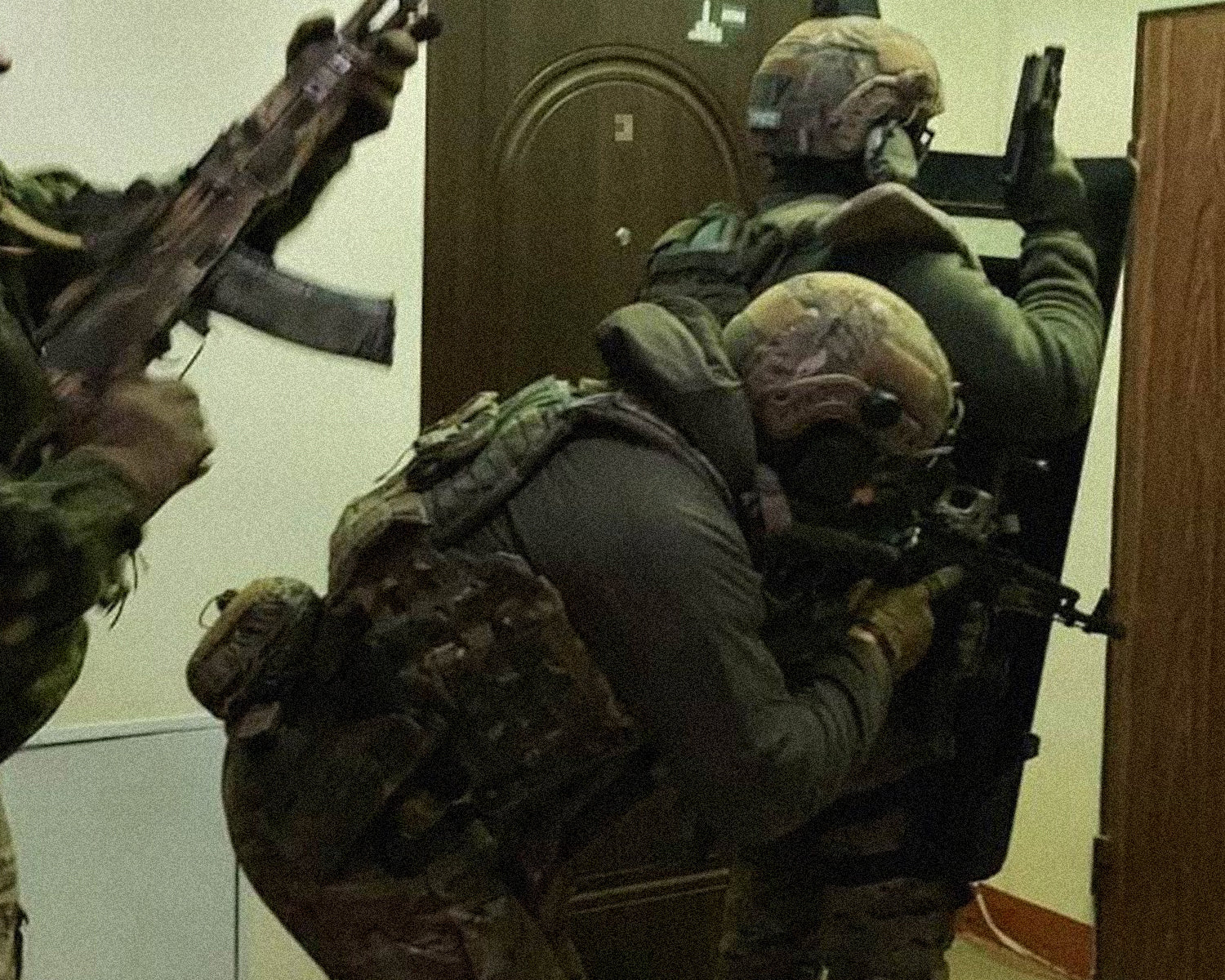 News: Ukrainian police raid dozens of draft officials over suspected corruption