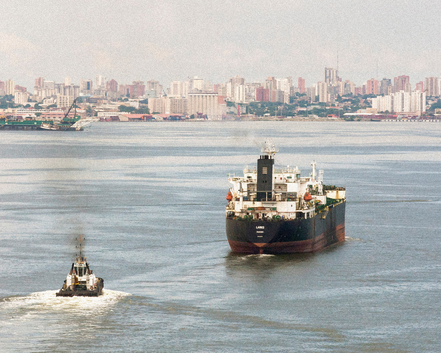 Caracas, Washington in talks to export Venezuelan oil to US, sources say