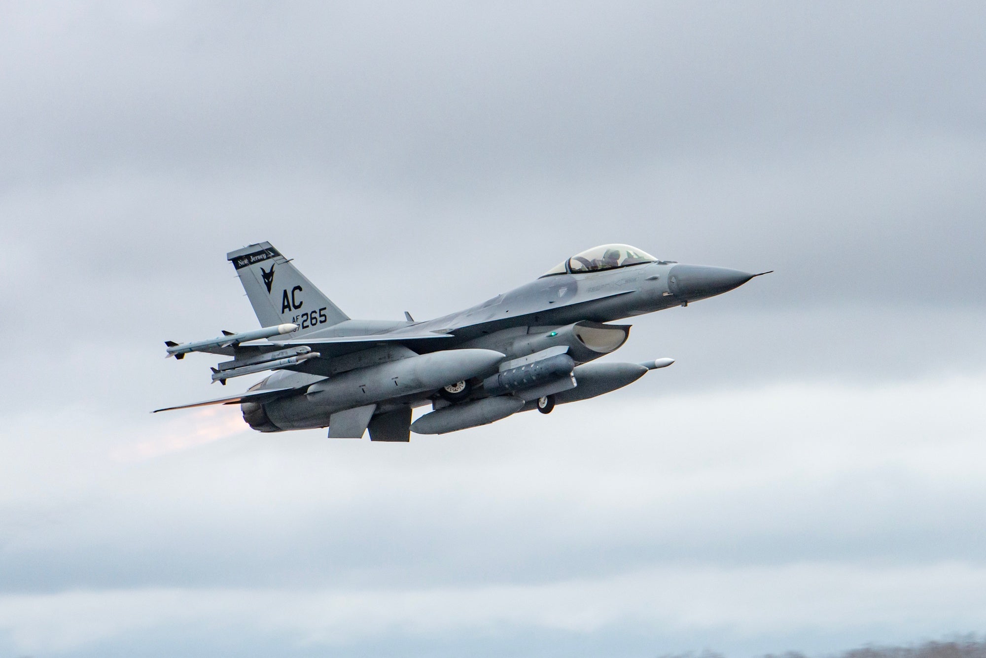  A U.S. Air Force F-16C Fighting Falcon takes off from the 177th Fighter Wing at the Atlantic City Air National Guard Base, New Jersey