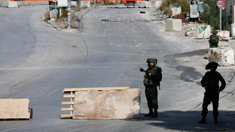 Israeli settlers kill Palestinian in West Bank, military strike kills five others