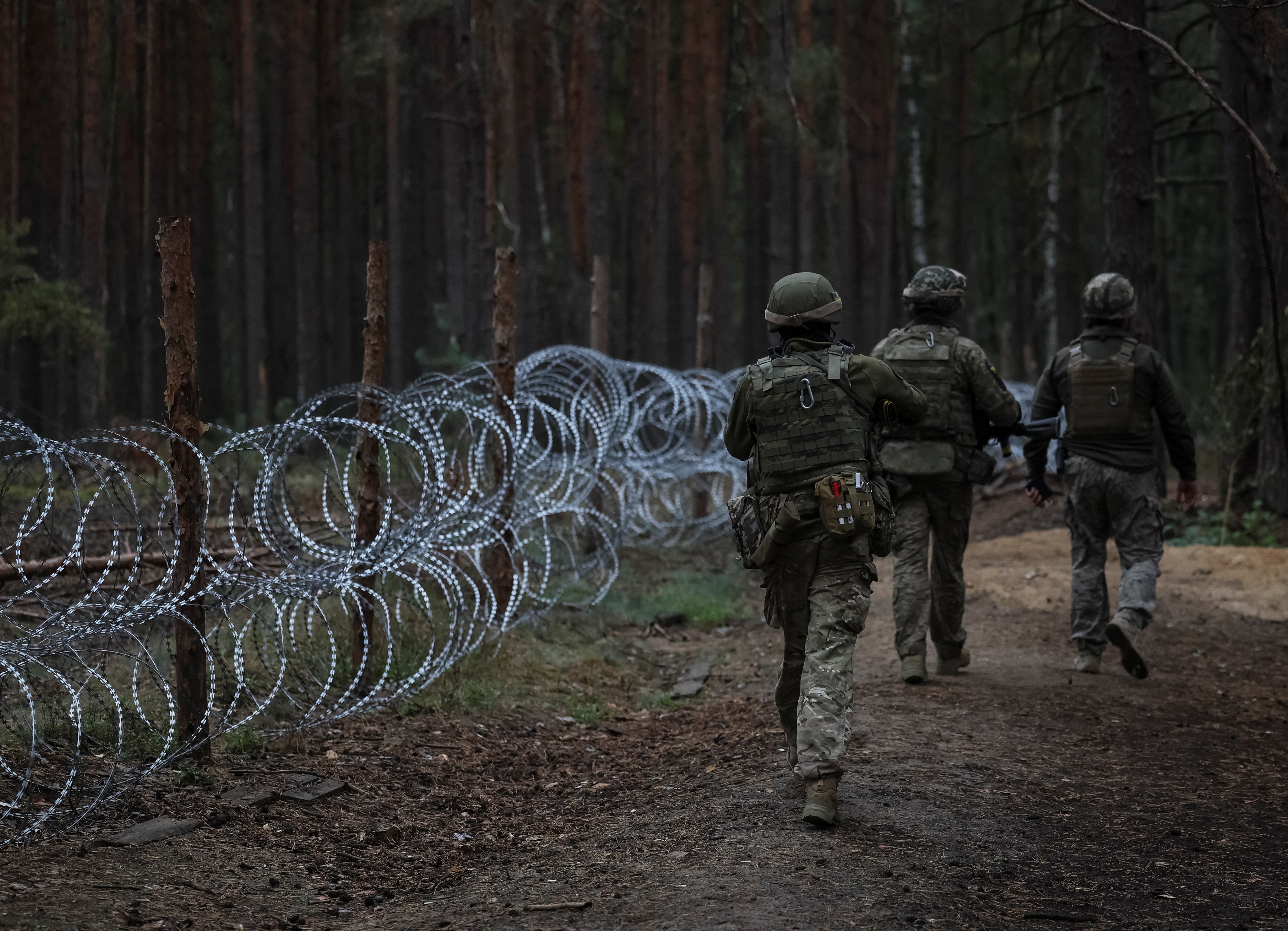 Ukraine calls on Belarus to pull back forces from border