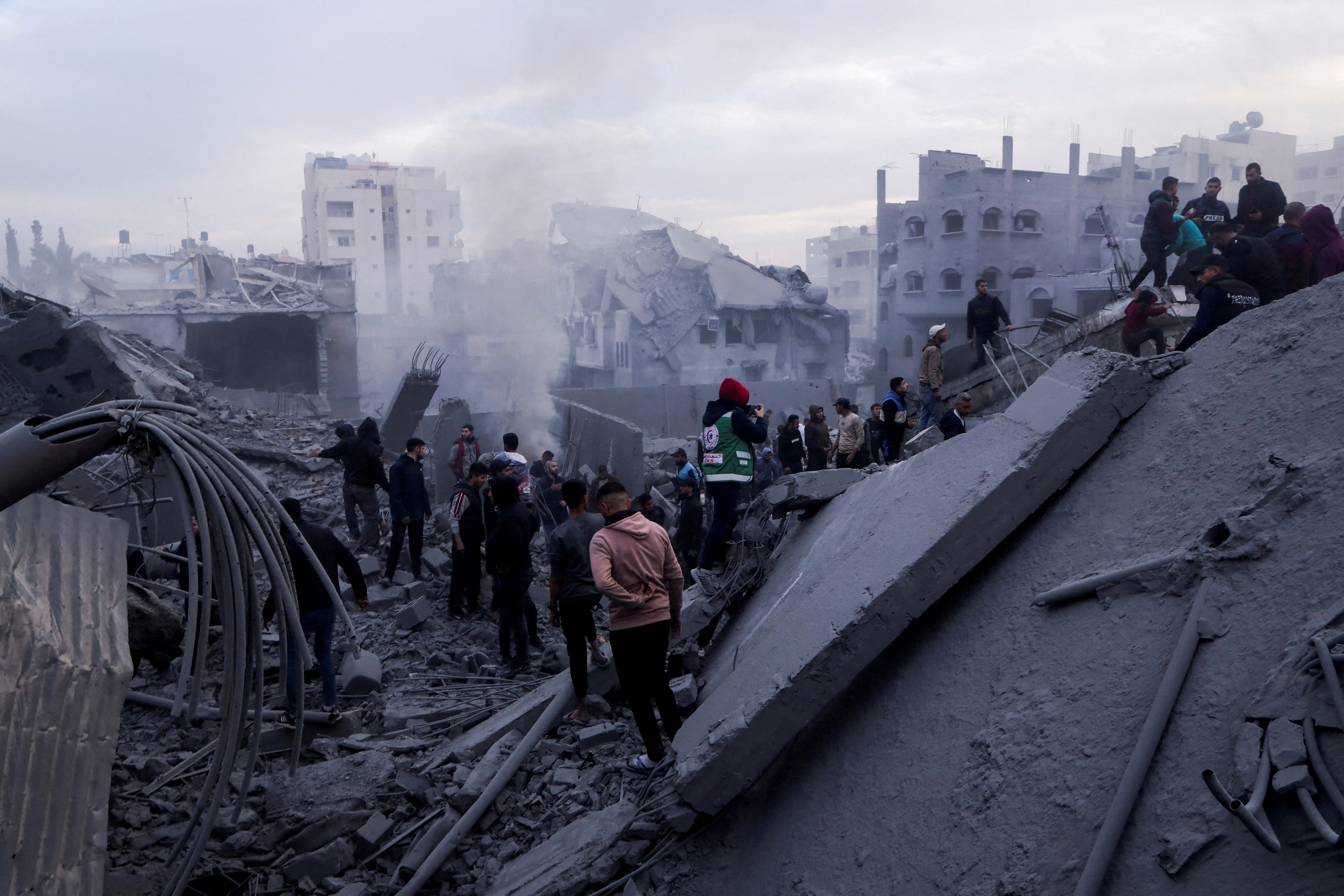 Palestinian rescue workers begin search for people under rubble amid ceasefire