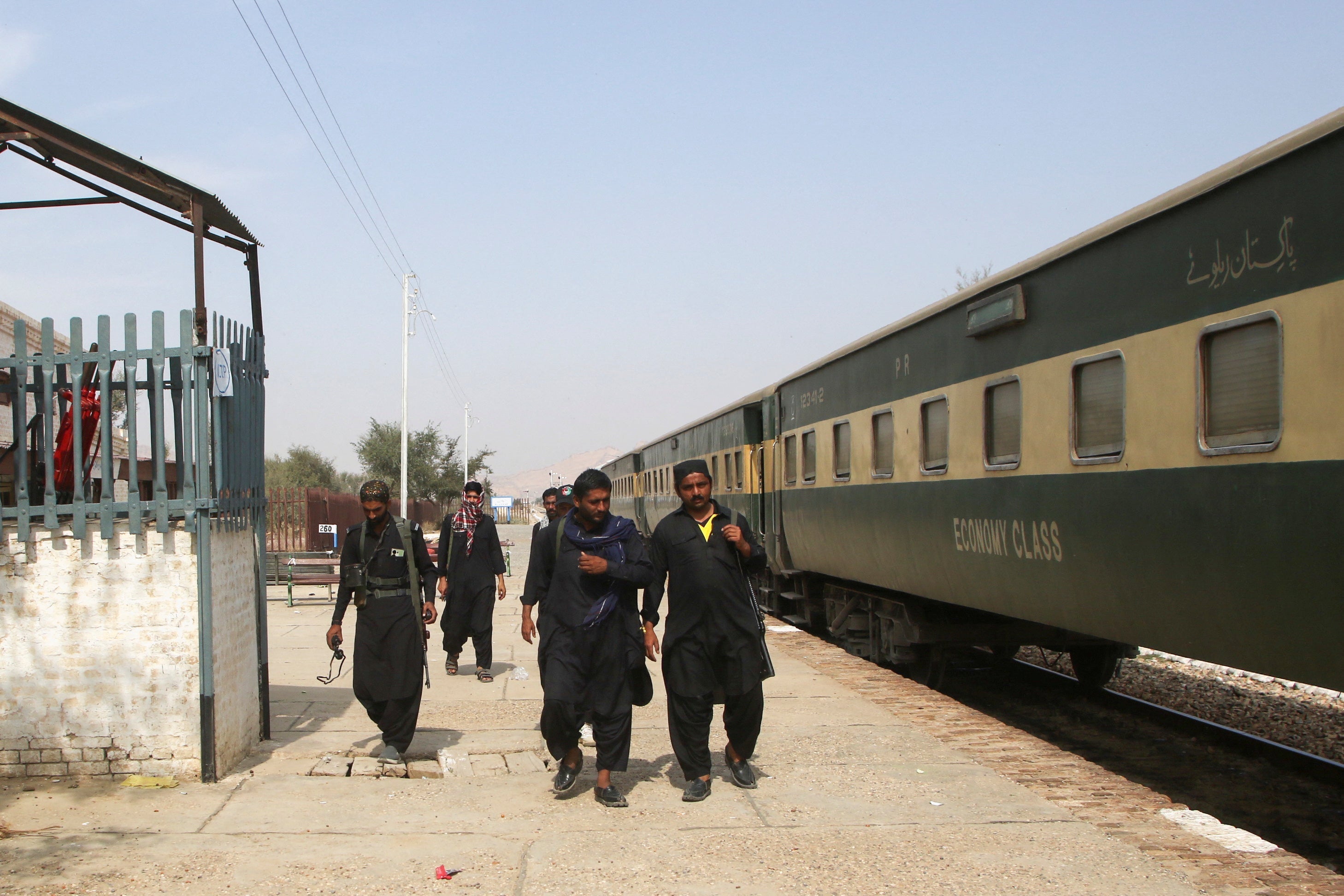 Suicide bombers seated among Pakistan train hostages, government says