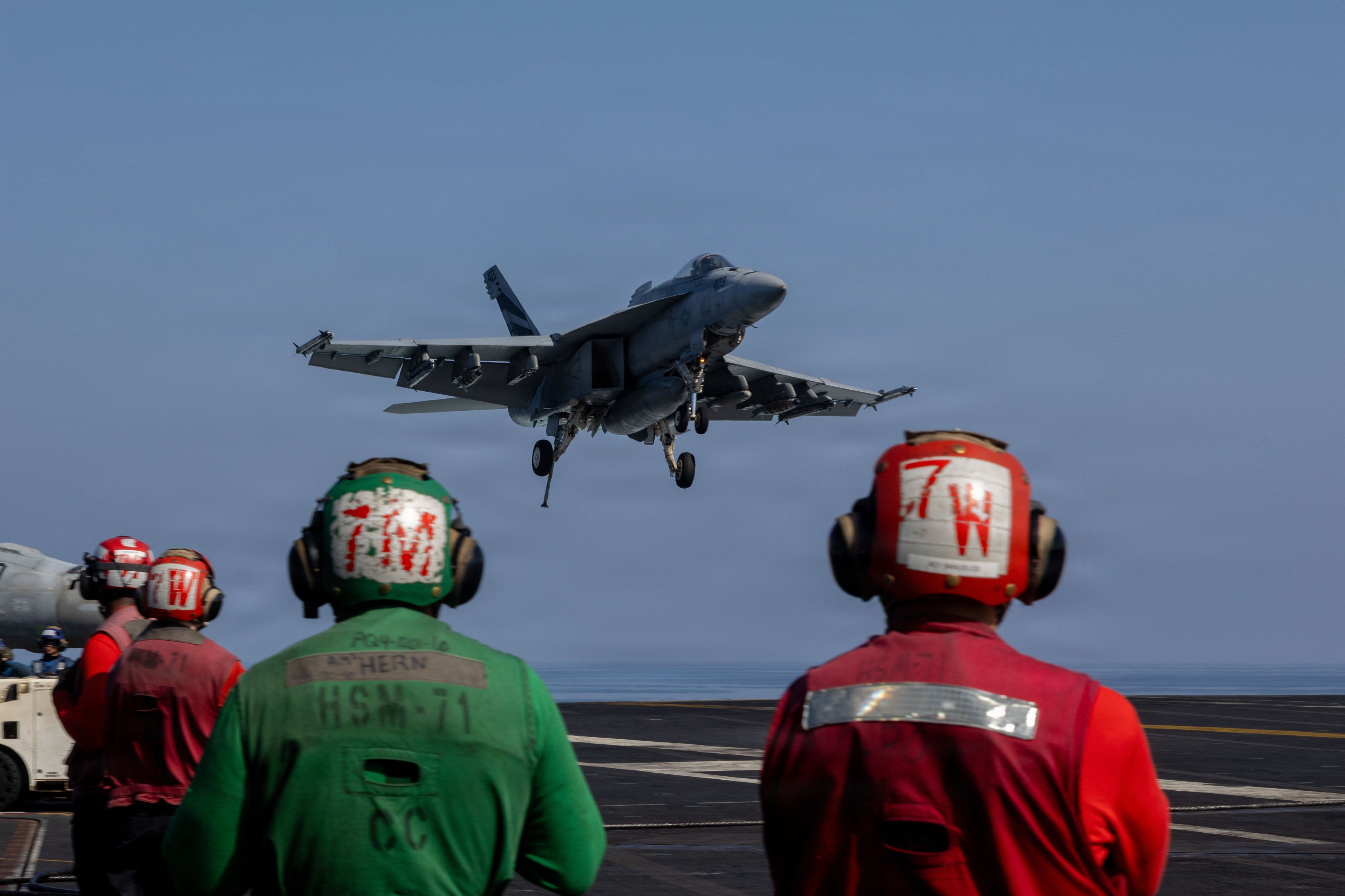 US House votes for measure that would end Iran war