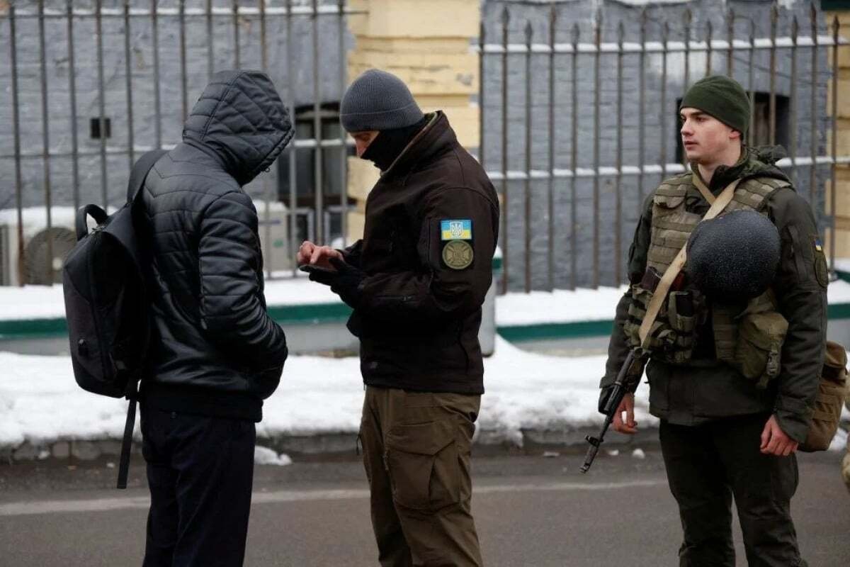 Ukraine probing military officials for alleged corruption