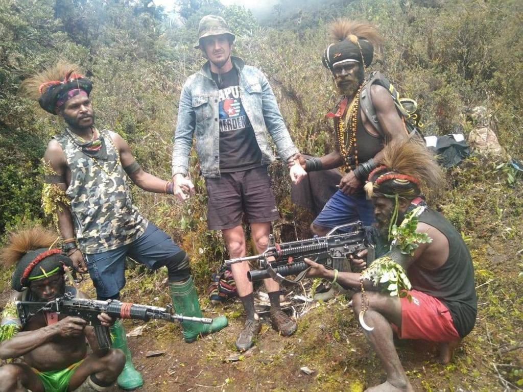 Security forces in Indonesia's restive Papua region have surrounded separatists holding captive a New Zealand pilot