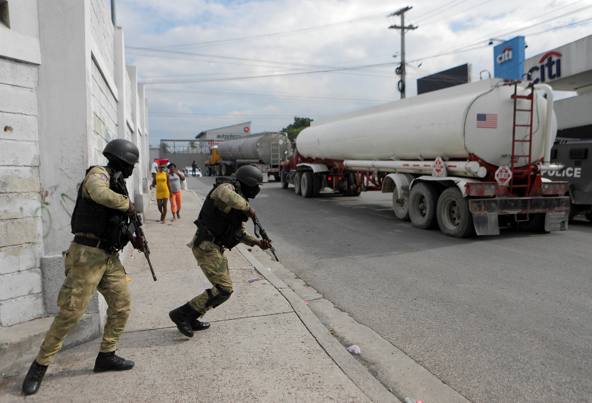 Canada sends armored vehicles to Haiti to fight gang violence