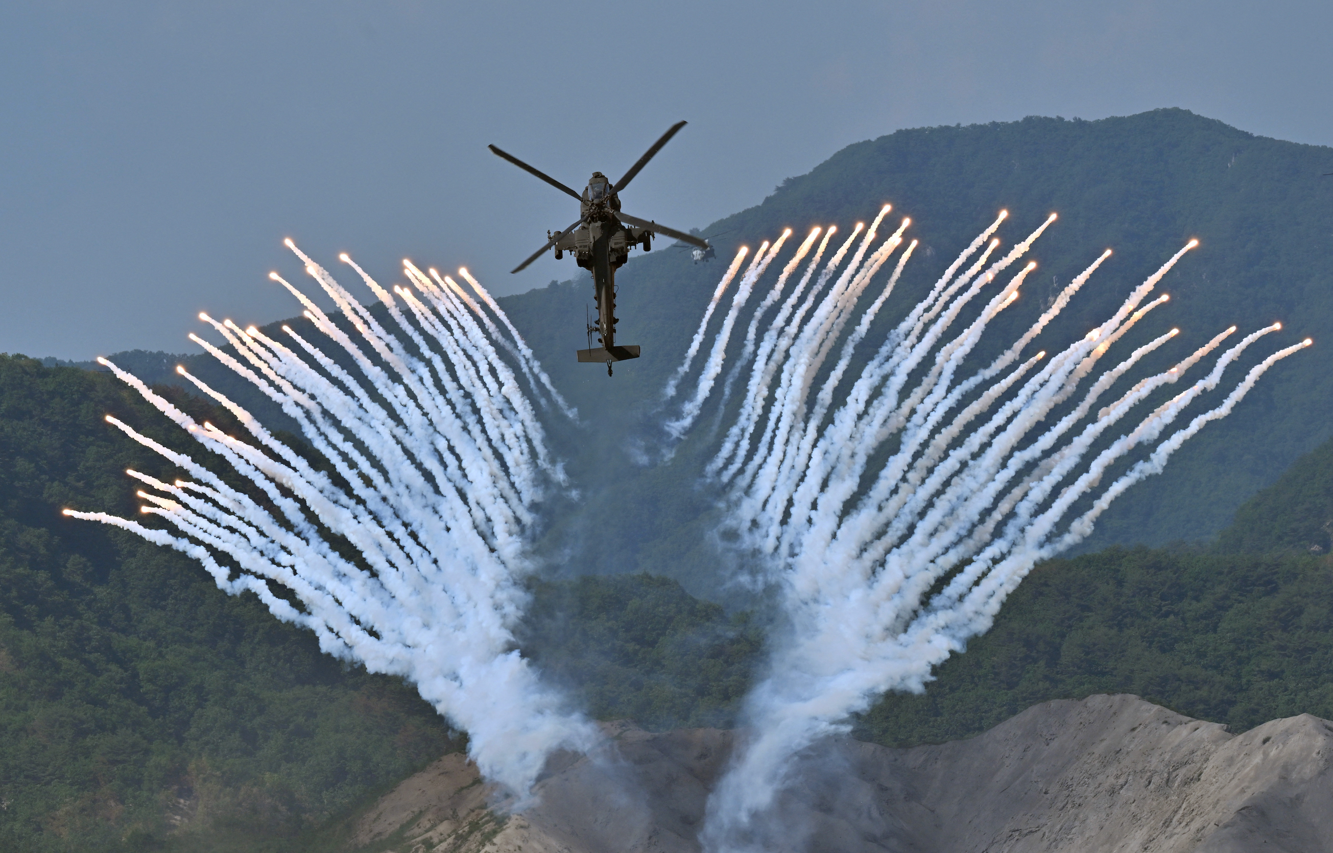  A South Korean Apache AH-64 helicopter fires flares during a South Korea-US joint military drill at Seungjin Fire Training Field