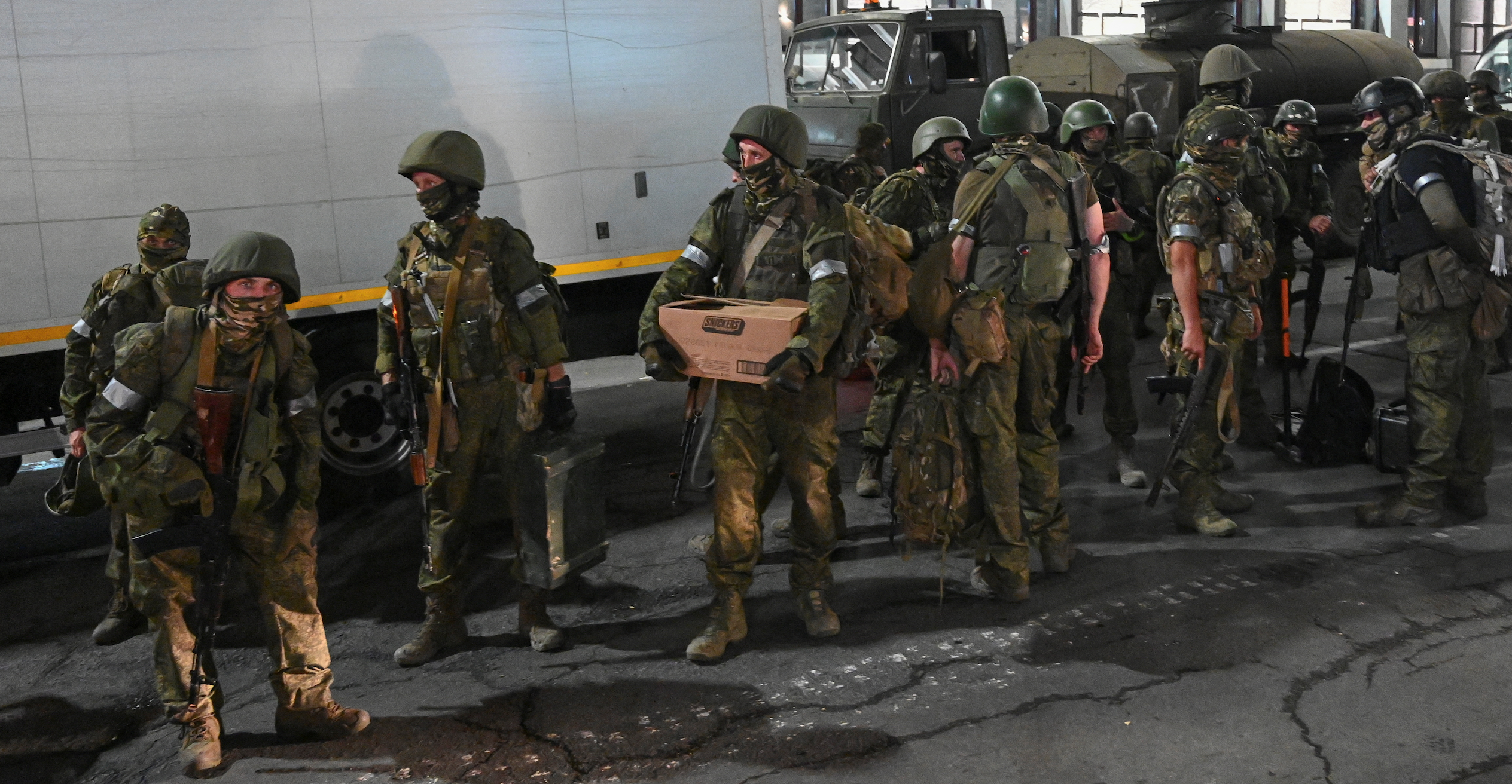 Fighters of Wagner private mercenary group pull out of the headquarters of the Southern Military District