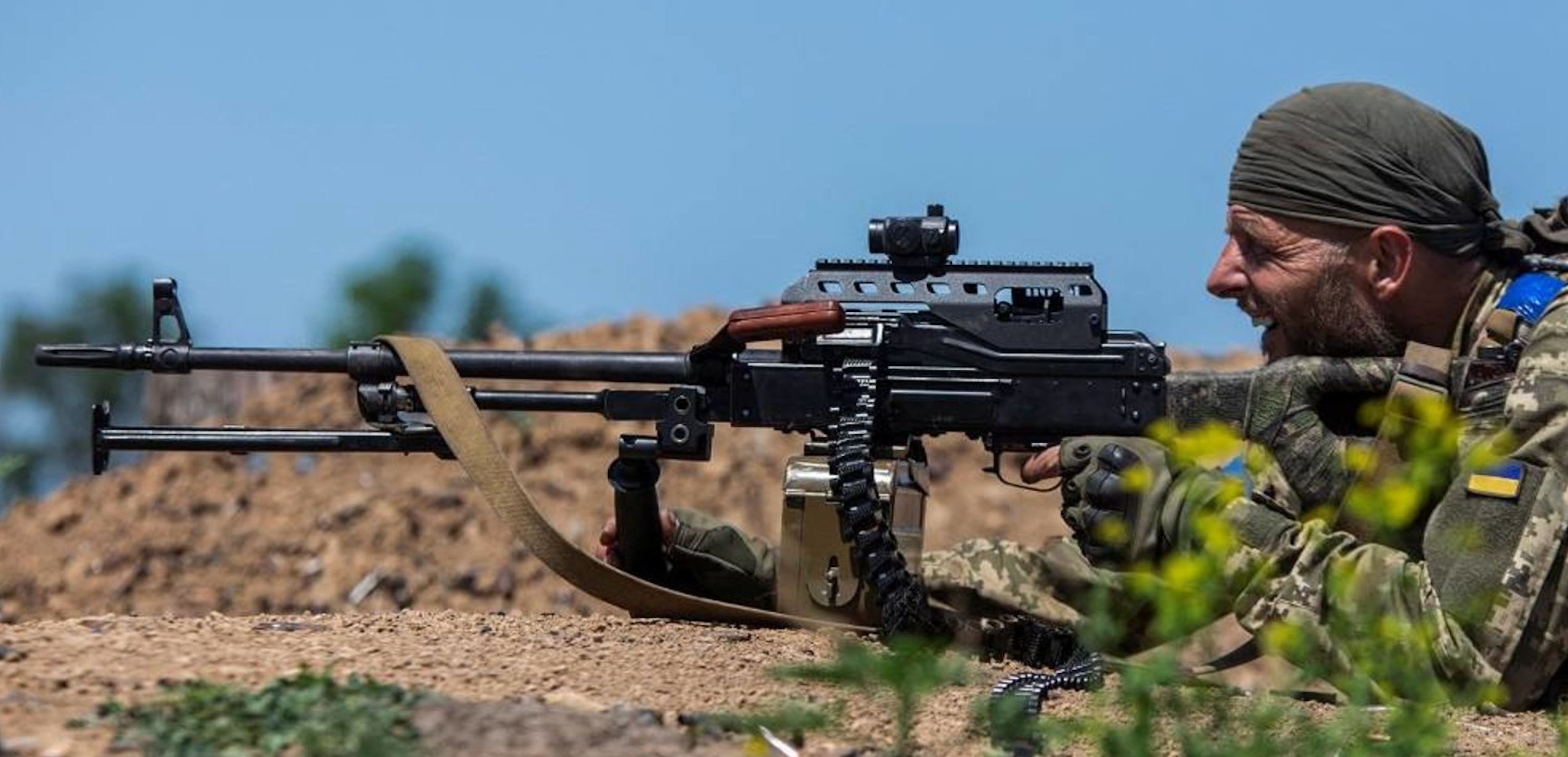  A Ukrainian service member fire a machine gun during a live fire exercise, amid Russia's attack on Ukraine